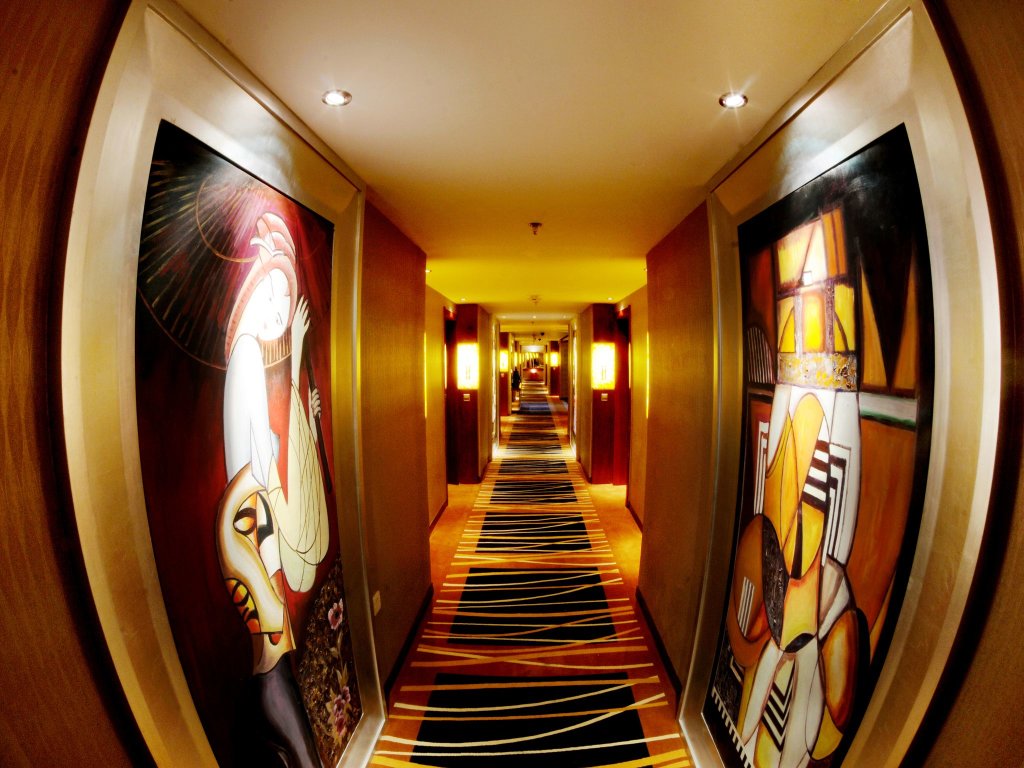 Харбин: Harbin Gfour Holiday Hotel