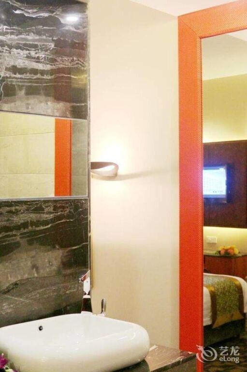 Яншо: Yangshuo Tangrenjie Hotel