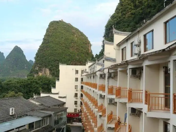 Яншо: Yangshuo Tangrenjie Hotel