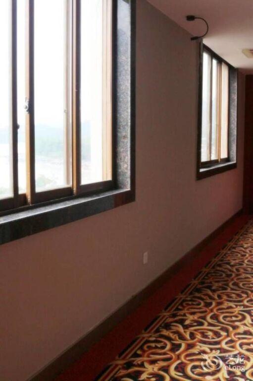 Яншо: Yangshuo Tangrenjie Hotel