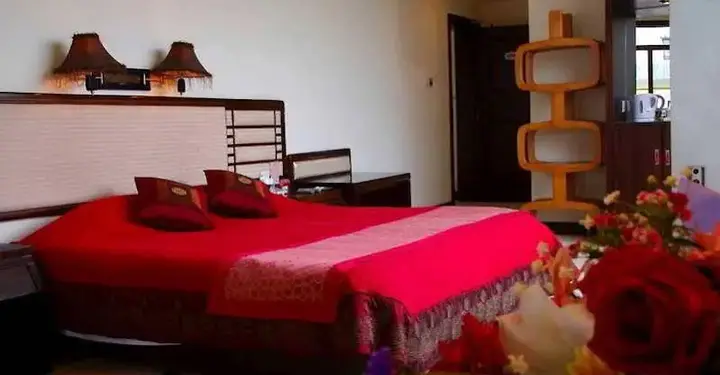 Яншо: Yangshuo Tangrenjie Hotel