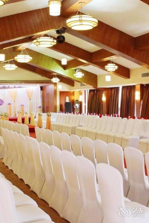 Яншо: Yangshuo Tangrenjie Hotel