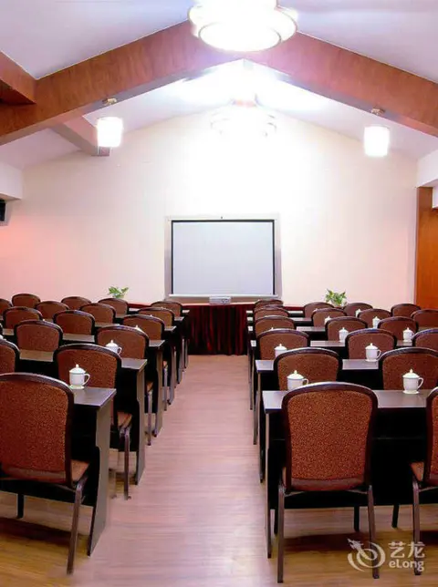 Яншо: Yangshuo Tangrenjie Hotel