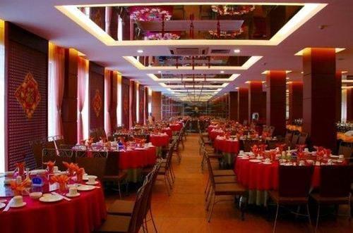 Яншо: Yangshuo Tangrenjie Hotel