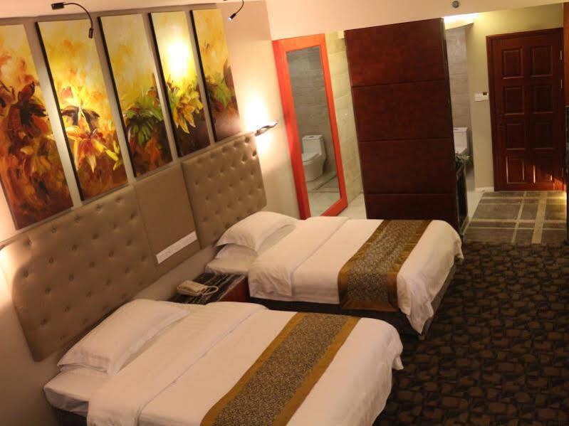 Яншо: Yangshuo Tangrenjie Hotel
