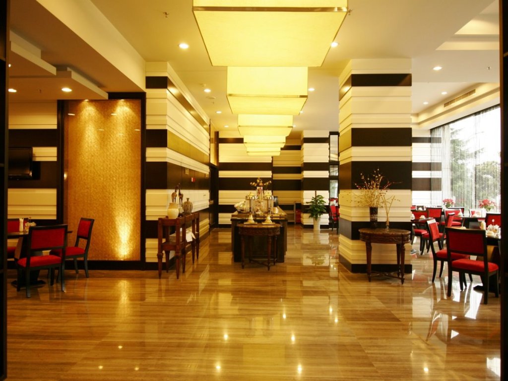 Циндао: Sunny World Hotel