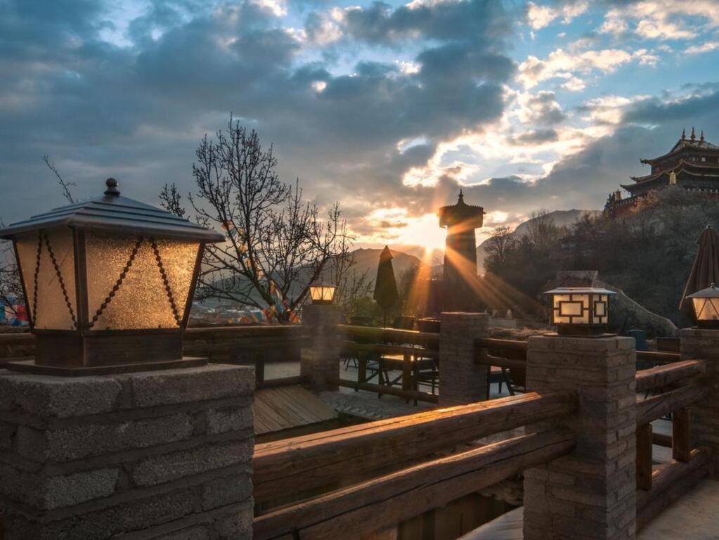 Шангри-Ла: Shangri-La E-Outfitting Boutique Hotel