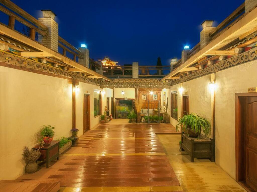 Шангри-Ла: Shangri-La E-Outfitting Boutique Hotel