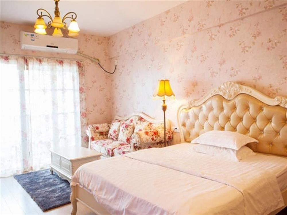 Чунцин: Chongqing Langqingju Apartment