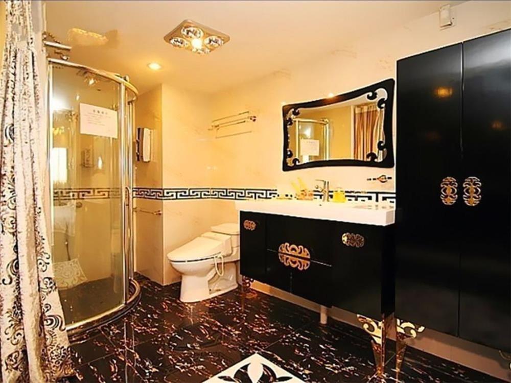 Чунцин: Chongqing Langqingju Apartment