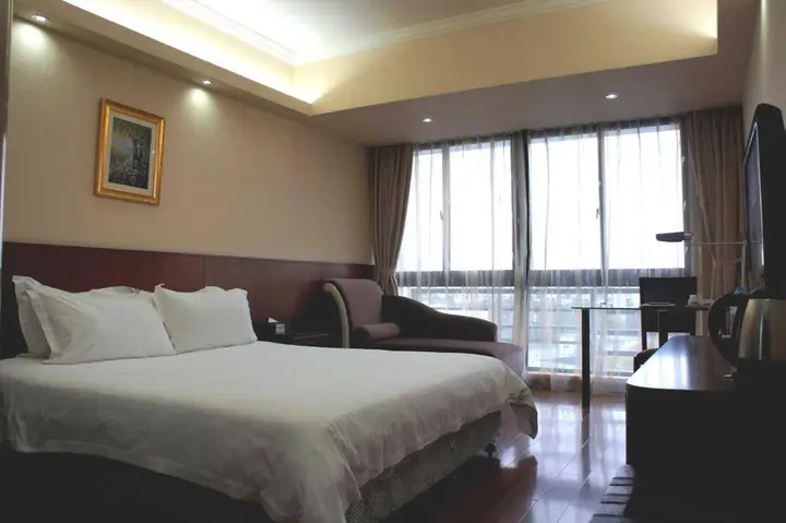Шанхай: Shanghai Pattaya Holiday Inn