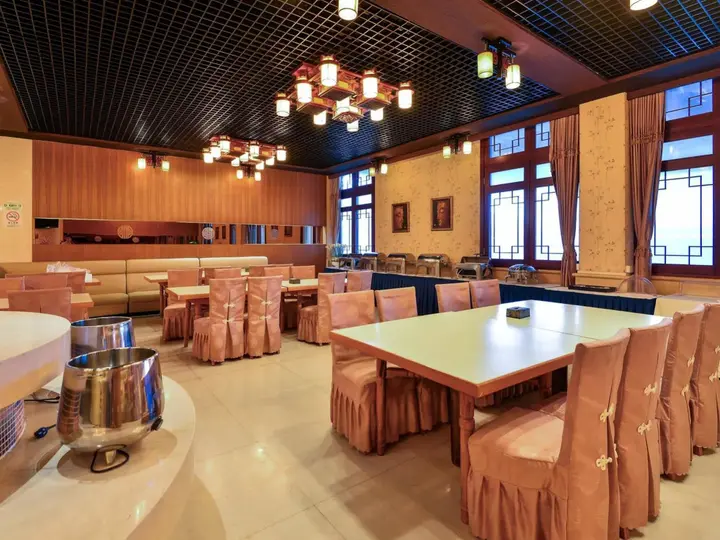 Шанхай: Shanghai Pattaya Holiday Inn