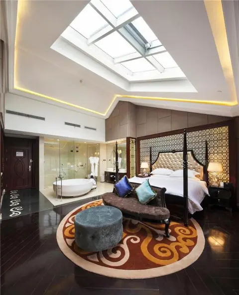 Цзясинь: Eden Club House