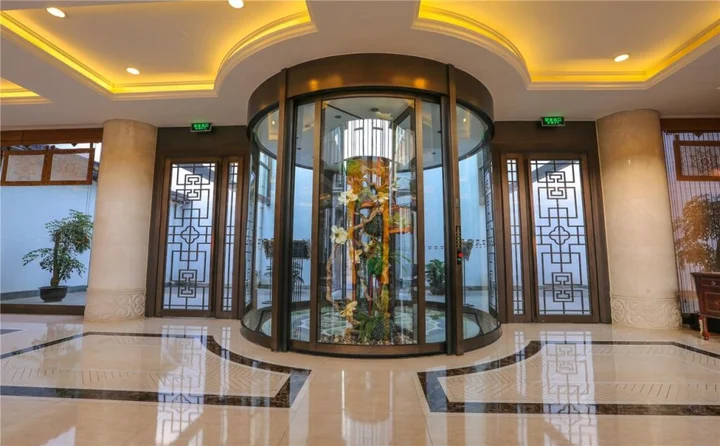 Цзясинь: Waterside Resort