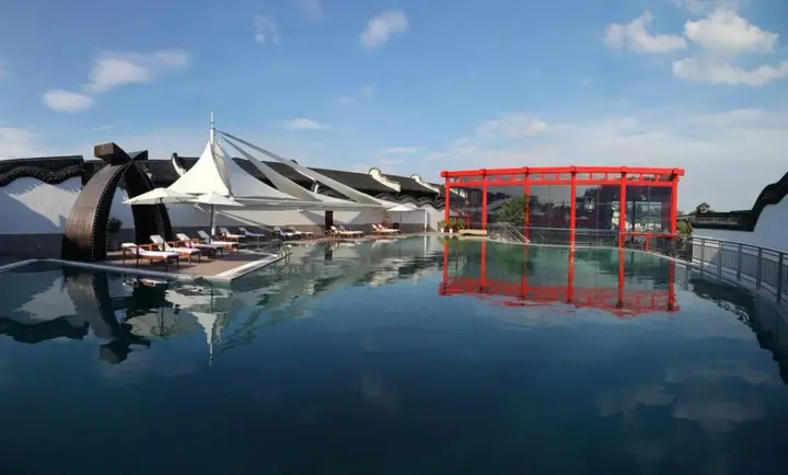 Цзясинь: Waterside Resort