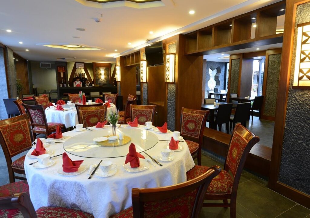 Blue Moon Valley Hotel (Lijiang Ancient City Dashuiche Branch) — фото 2