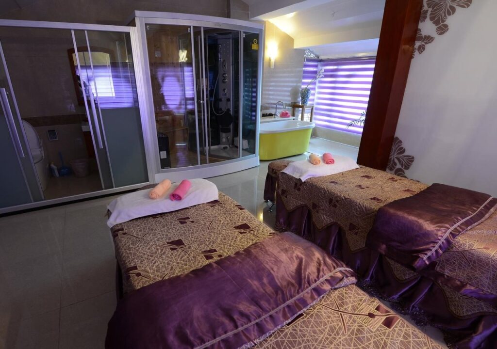 Лицзян: Blue Moon Valley Hotel (Lijiang Ancient City Dashuiche Branch)