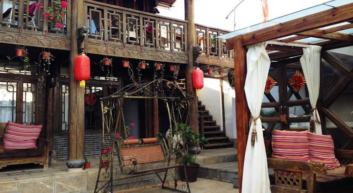 Лицзян: Lijiang Shuhe Ancient Town In Spring