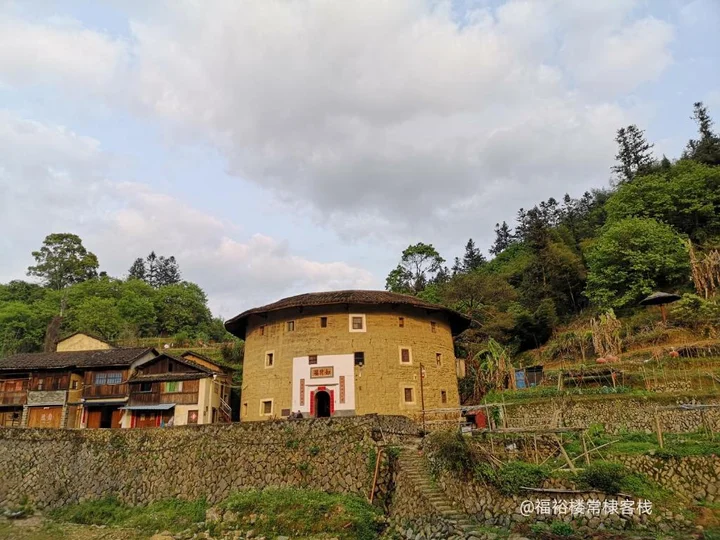 Лунъянь: Longyan Yongding Tulou Fuyulou Changdi Inn