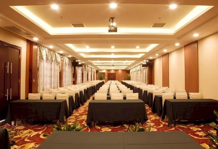 Гуйлинь: Guilin Golden Crown International Hotel