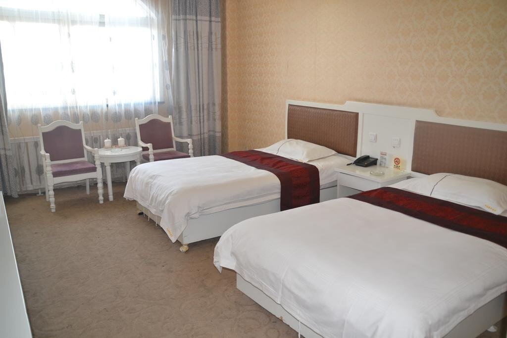 Инин: Yining Huarui Business Hotel