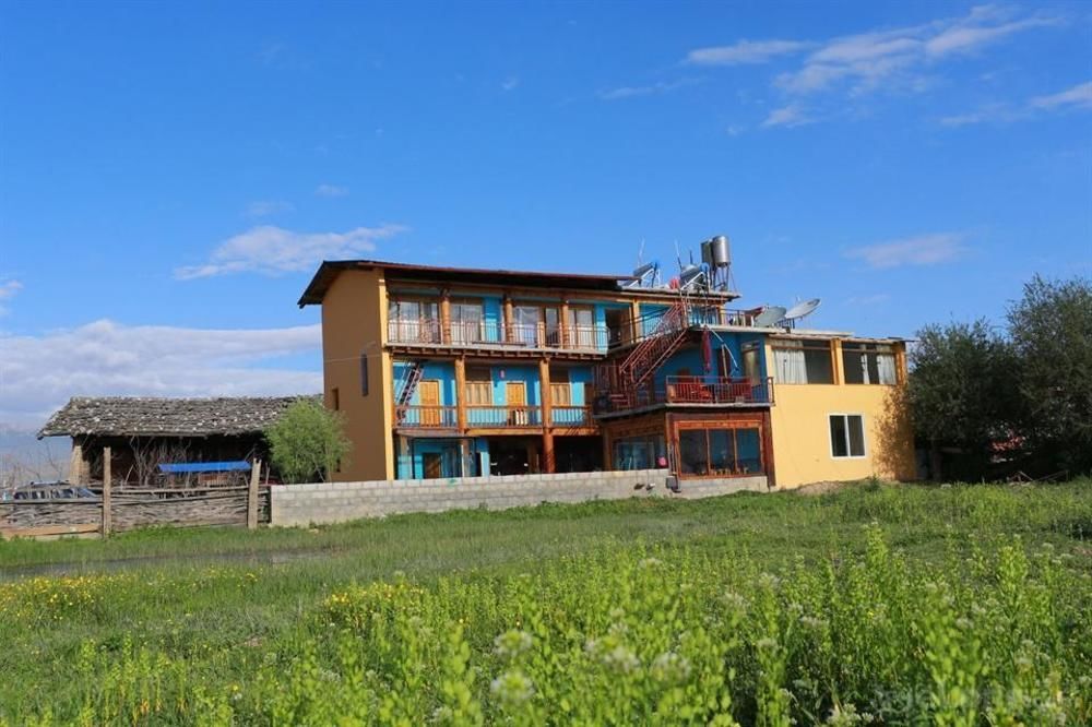 Шангри-Ла: Shangri-La Maji Sunflower Inn