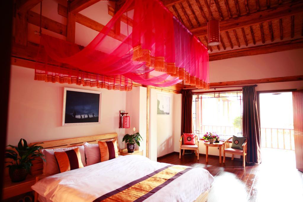 Lijiang Left Bank Holiday Inn — фото 1