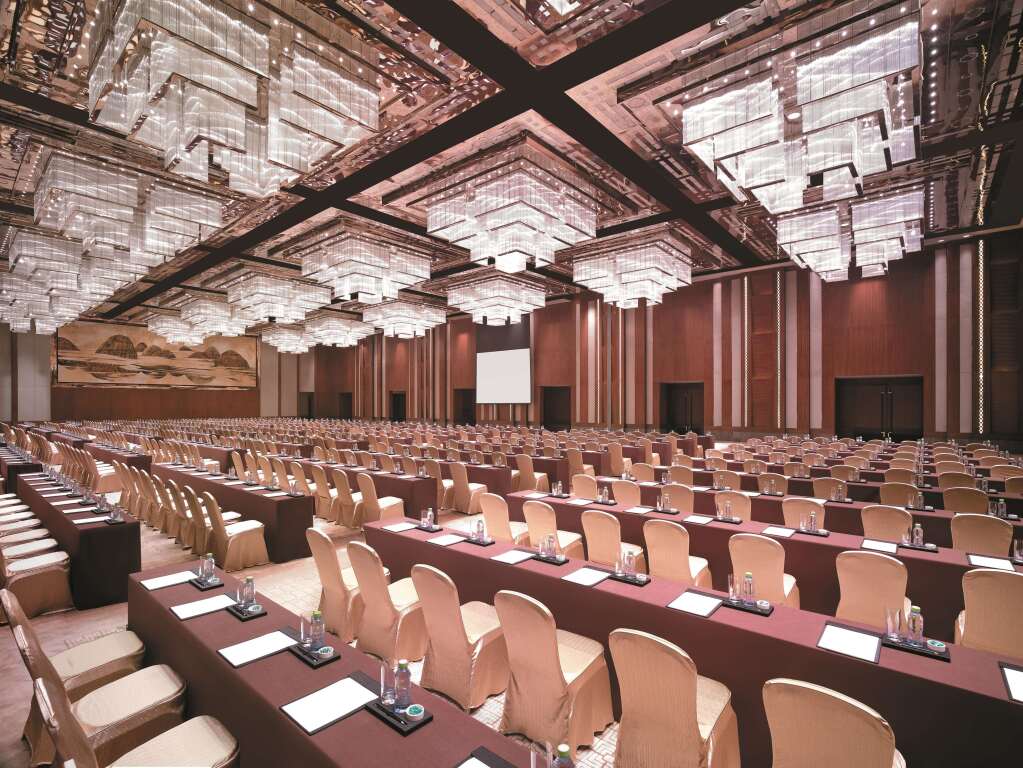 Цзинин: Shangri-La Qufu
