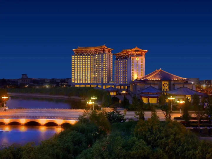 Цзинин: Shangri-La Qufu