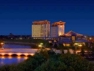 Цзинин: Shangri-La Qufu