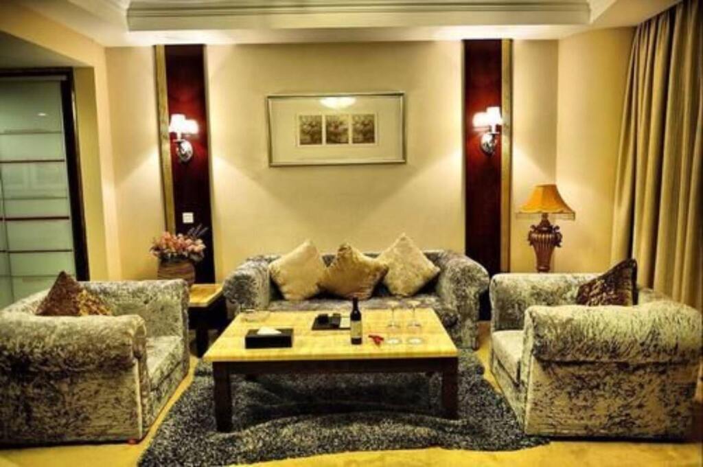 Яньтай: Vienna International Hotel Shandong Yantai FTA Jinshatan Xingyi Square
