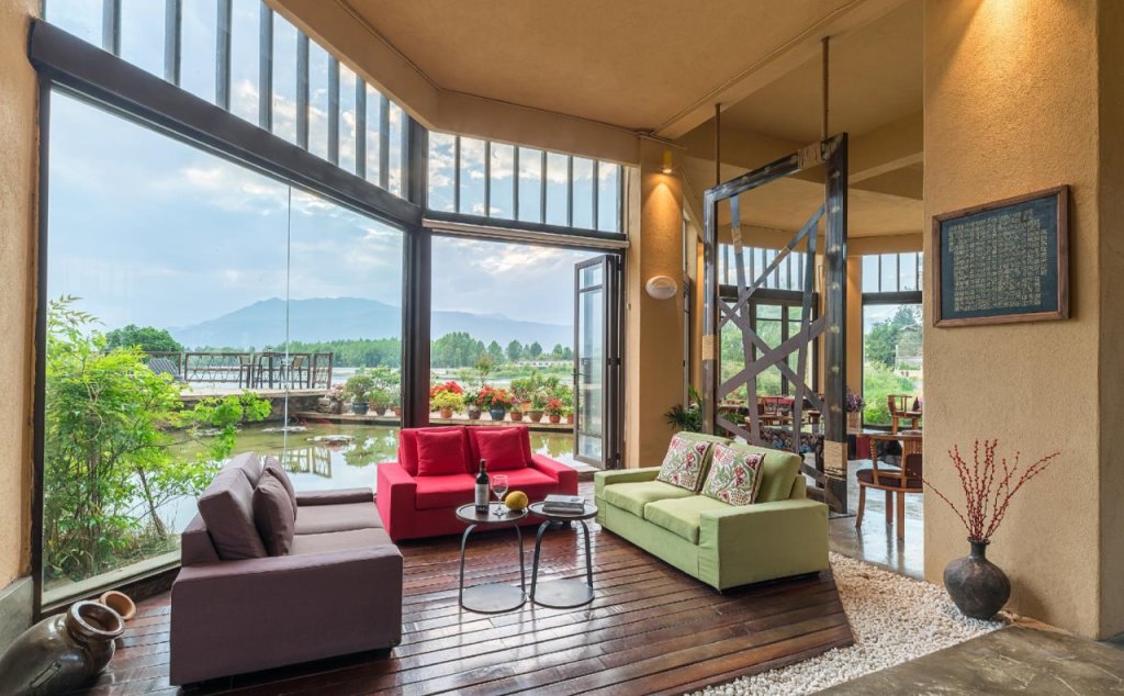 Лицзян: House & White Lakeside Lodge