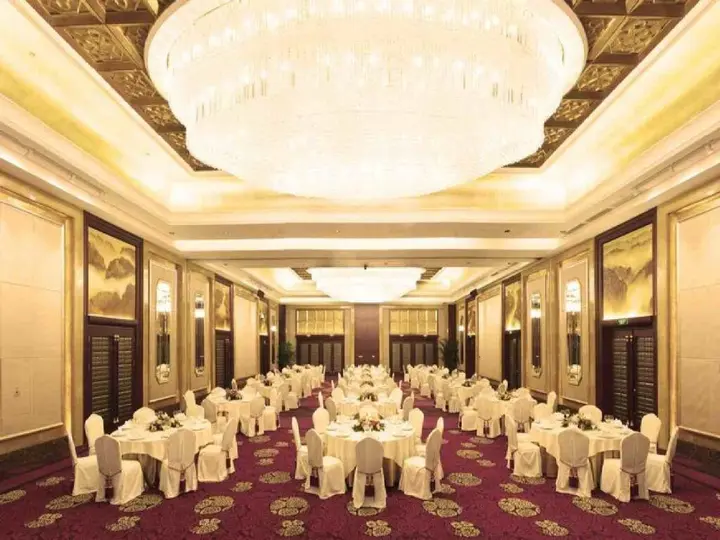 Шицзячжуан: Yun-Zen Jinling World Trade Plaza Hotel