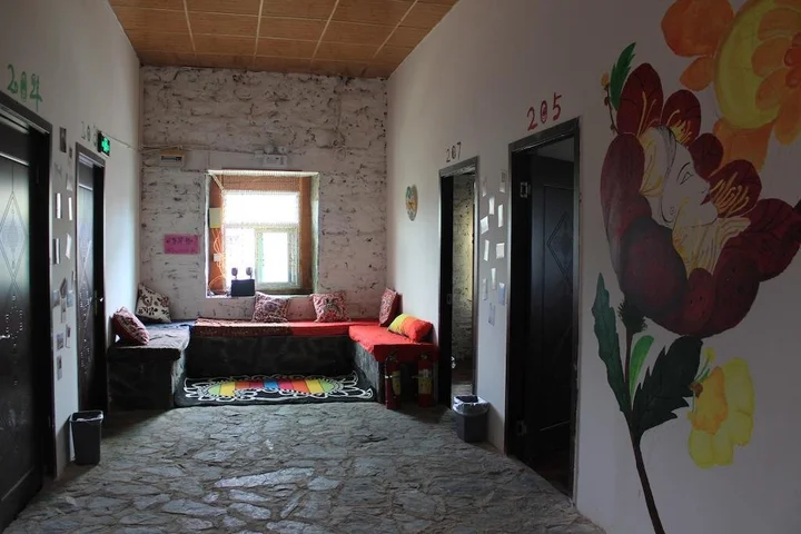 Дабба: Daocheng Sukhavati Bloom Hostel