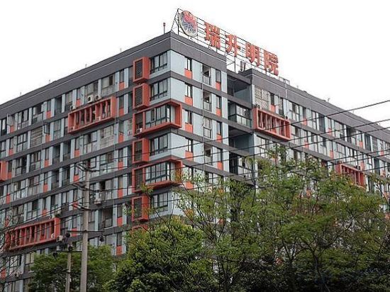 Чэнду: Rui Sheng Apartment