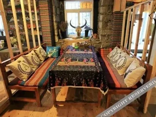 Шангри-Ла: Ri Wa International Youth Hostel
