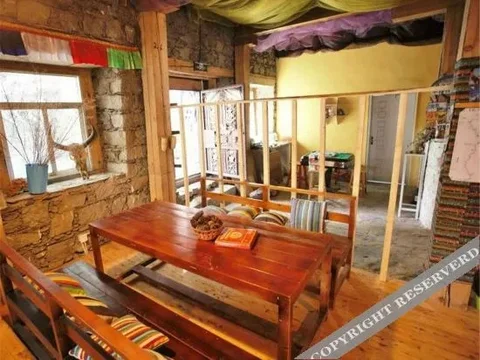 Шангри-Ла: Ri Wa International Youth Hostel