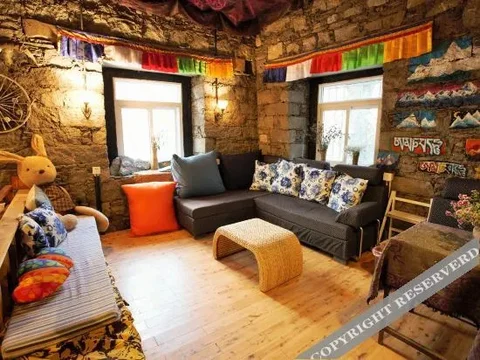 Шангри-Ла: Ri Wa International Youth Hostel