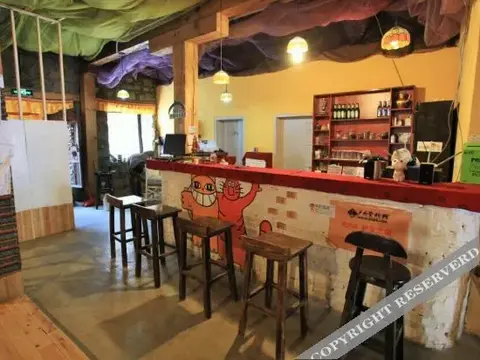 Шангри-Ла: Ri Wa International Youth Hostel