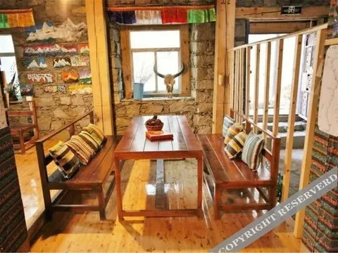 Шангри-Ла: Ri Wa International Youth Hostel