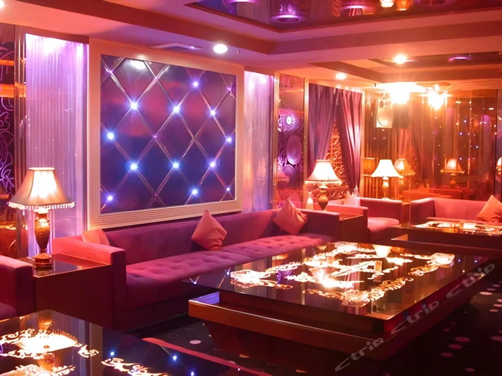 Джиангме: Celeste Palace International Hotel