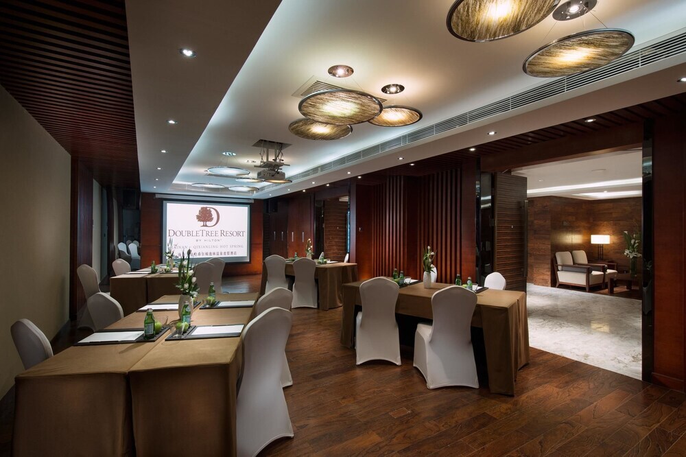 Баотин: DoubleTree Resort by Hilton Hotel Hainan - Qixianling Hot Spring