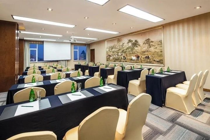 Цзинань: Jinan Luneng Xinyi Hotel