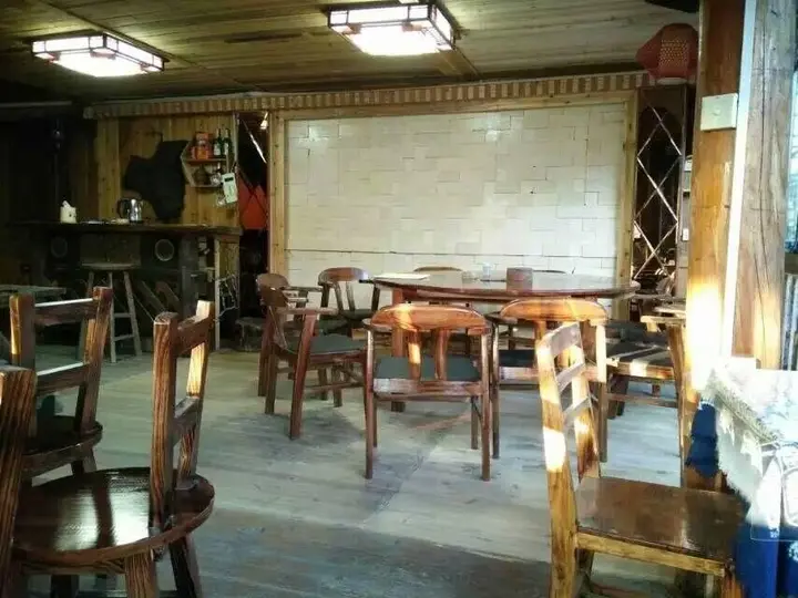 Лючжоу: Long Feng Inn