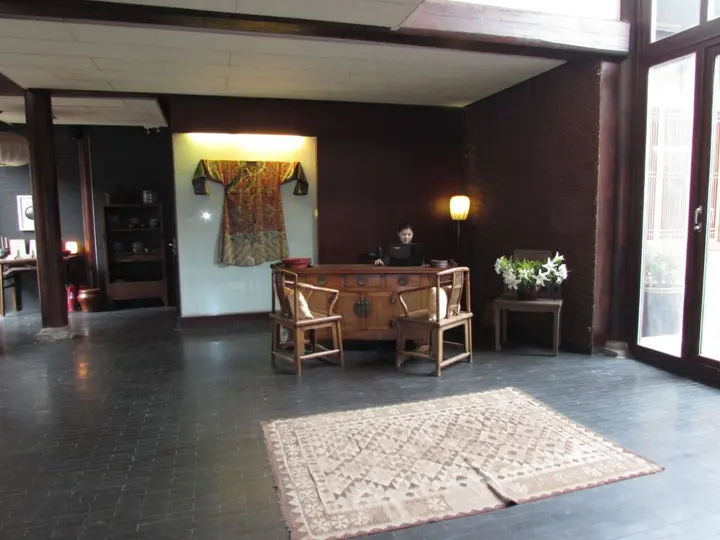 Цзиньчжун: Jing's Residence