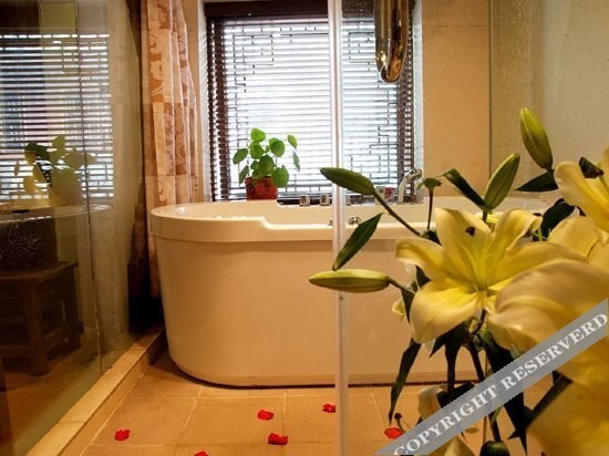 Лицзян: Flowers in Mirror Inn