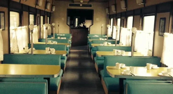 Шанхай: The Train Inn