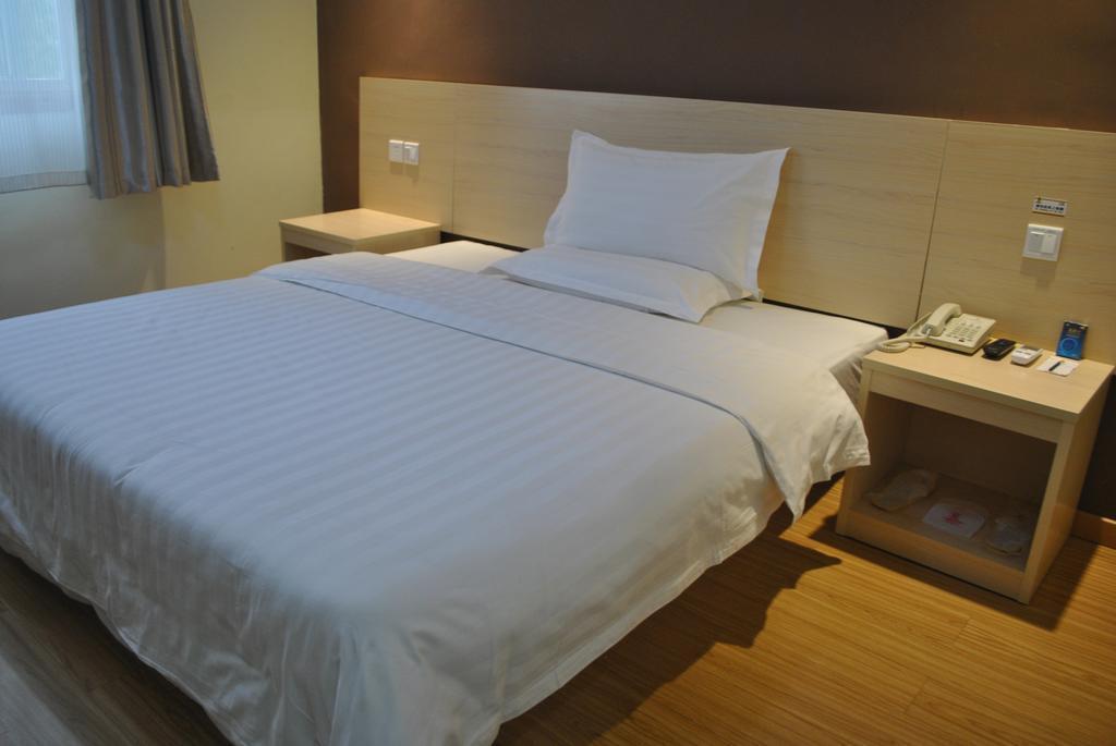 Цзинань: Super 8 Jinan Daminghu East Gate