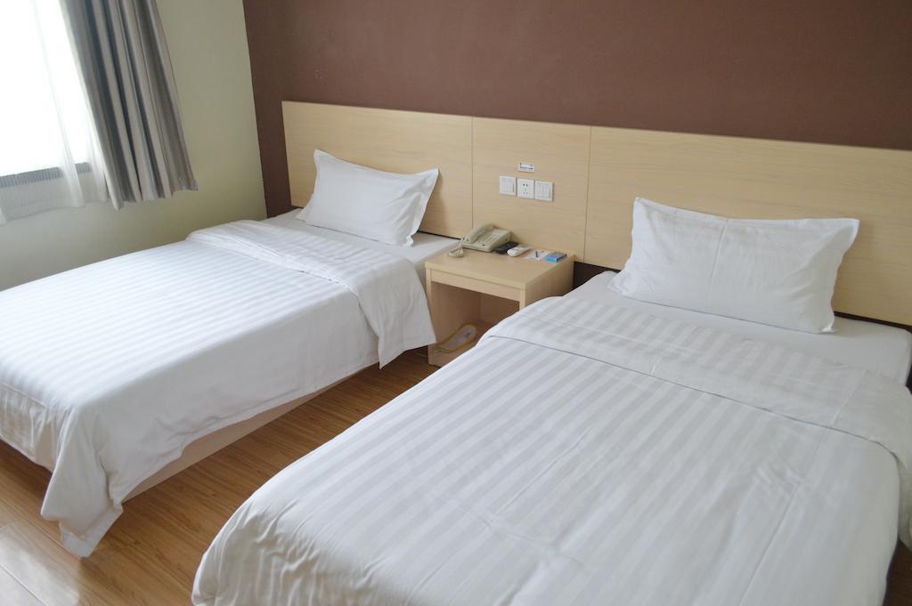 Цзинань: Super 8 Jinan Daminghu East Gate