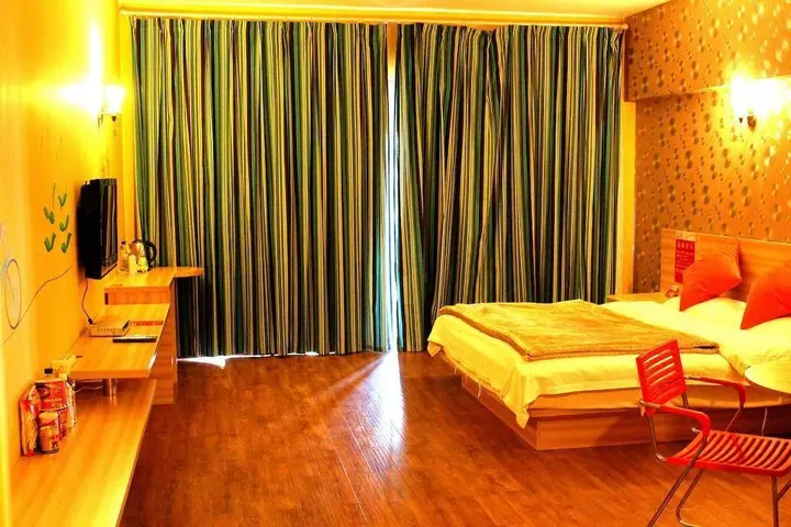 Куньмин: Dock Hotel